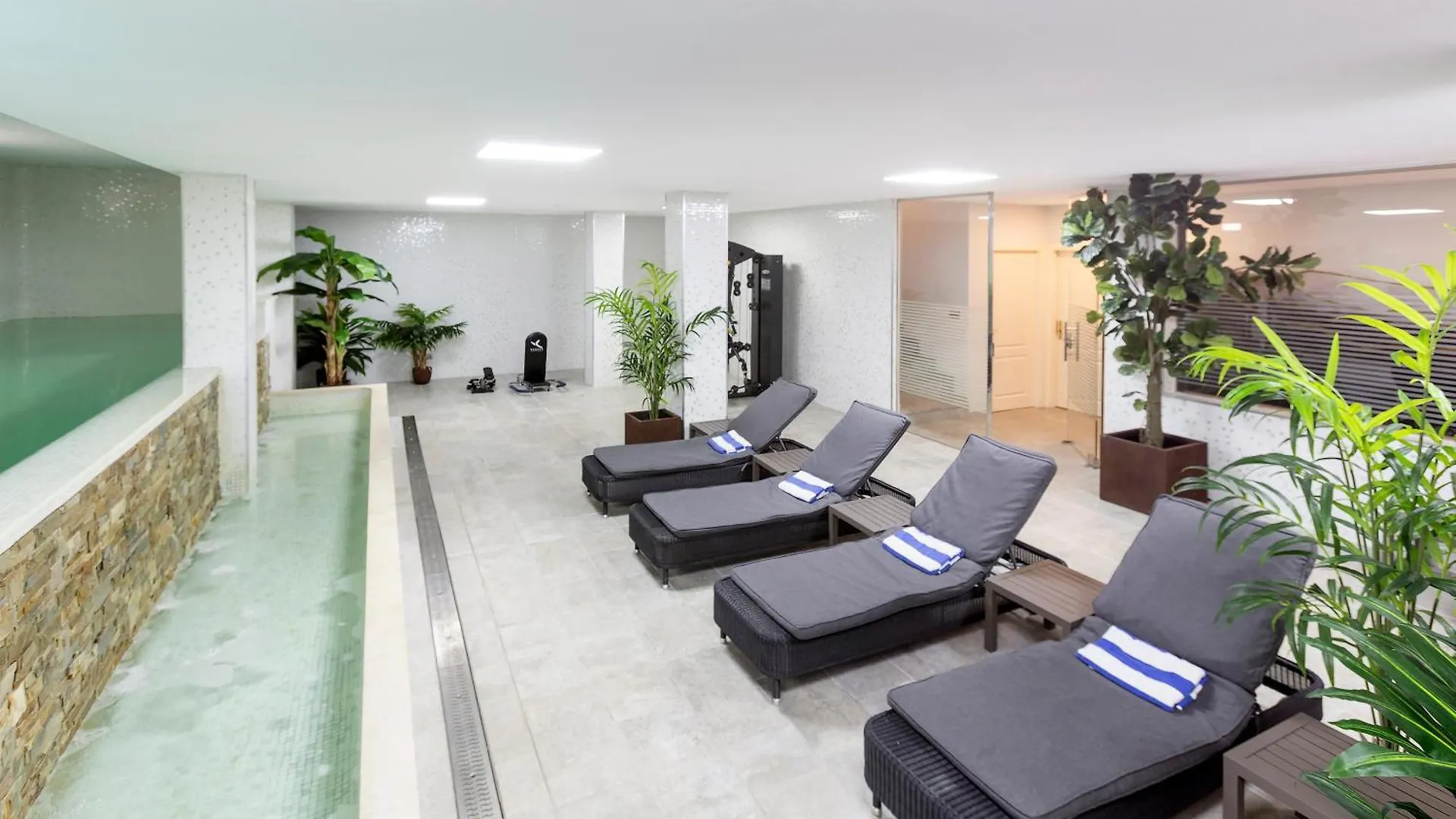 Los Molineros - 8 Bedroom Villa Marbella 0*,  Hiszpania